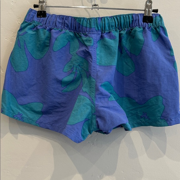 Patagonia Women’s Barely Baggies Shorts - Picture 8 of 11